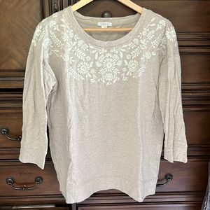 Garnet Hill tan sweatshirt w/ floral embroidery - Sz L